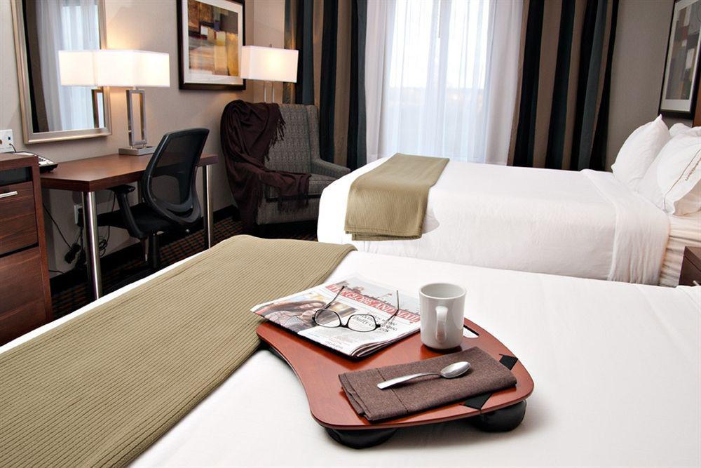 Holiday Inn Express Pembroke By Ihg Extérieur photo